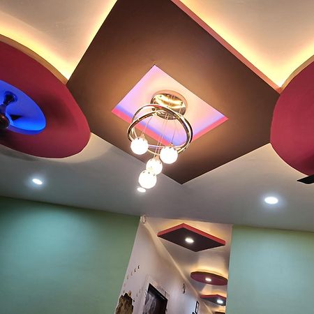 Pragya International Hotel Варанаси Екстериор снимка