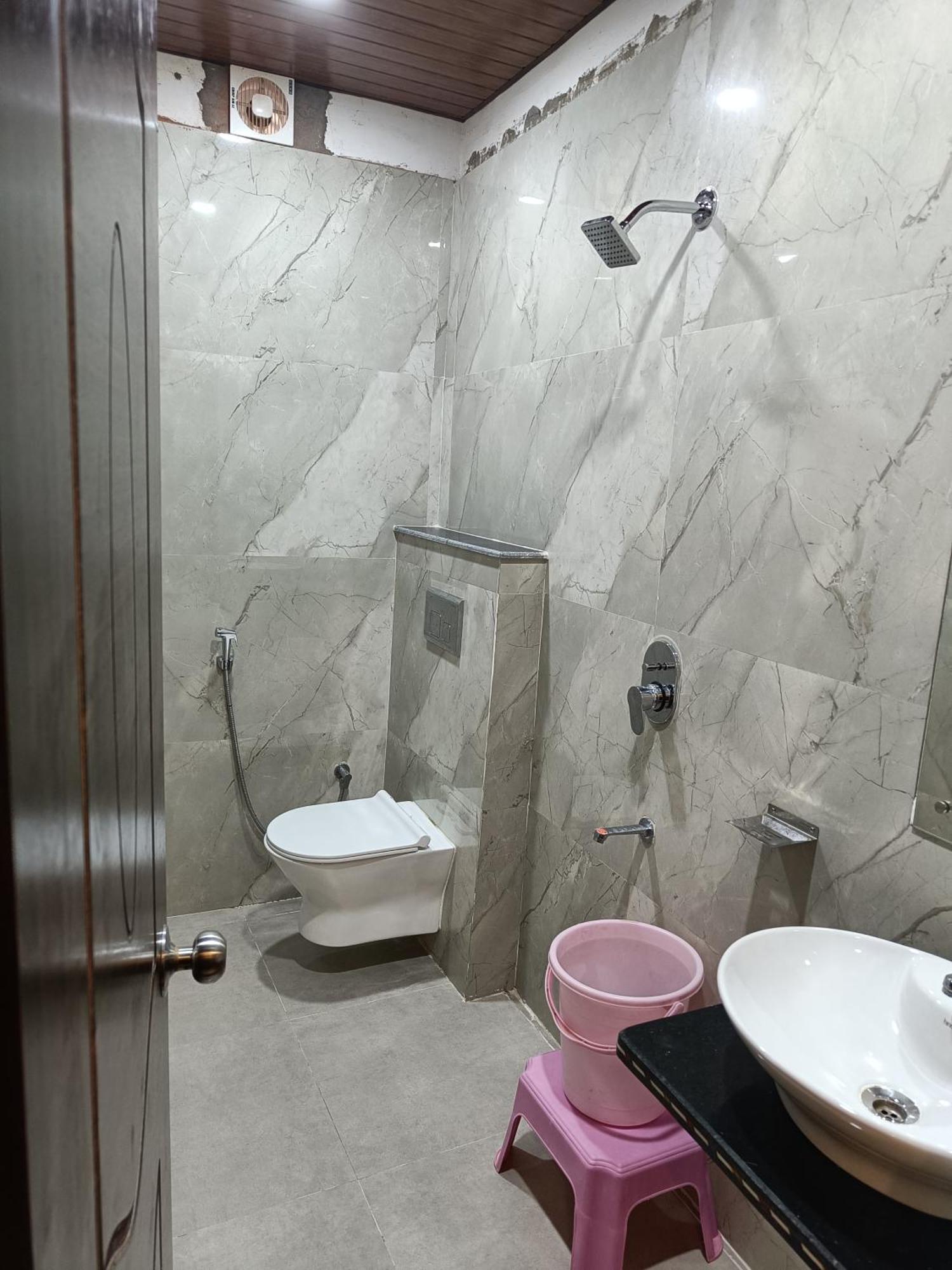 Pragya International Hotel Варанаси Екстериор снимка