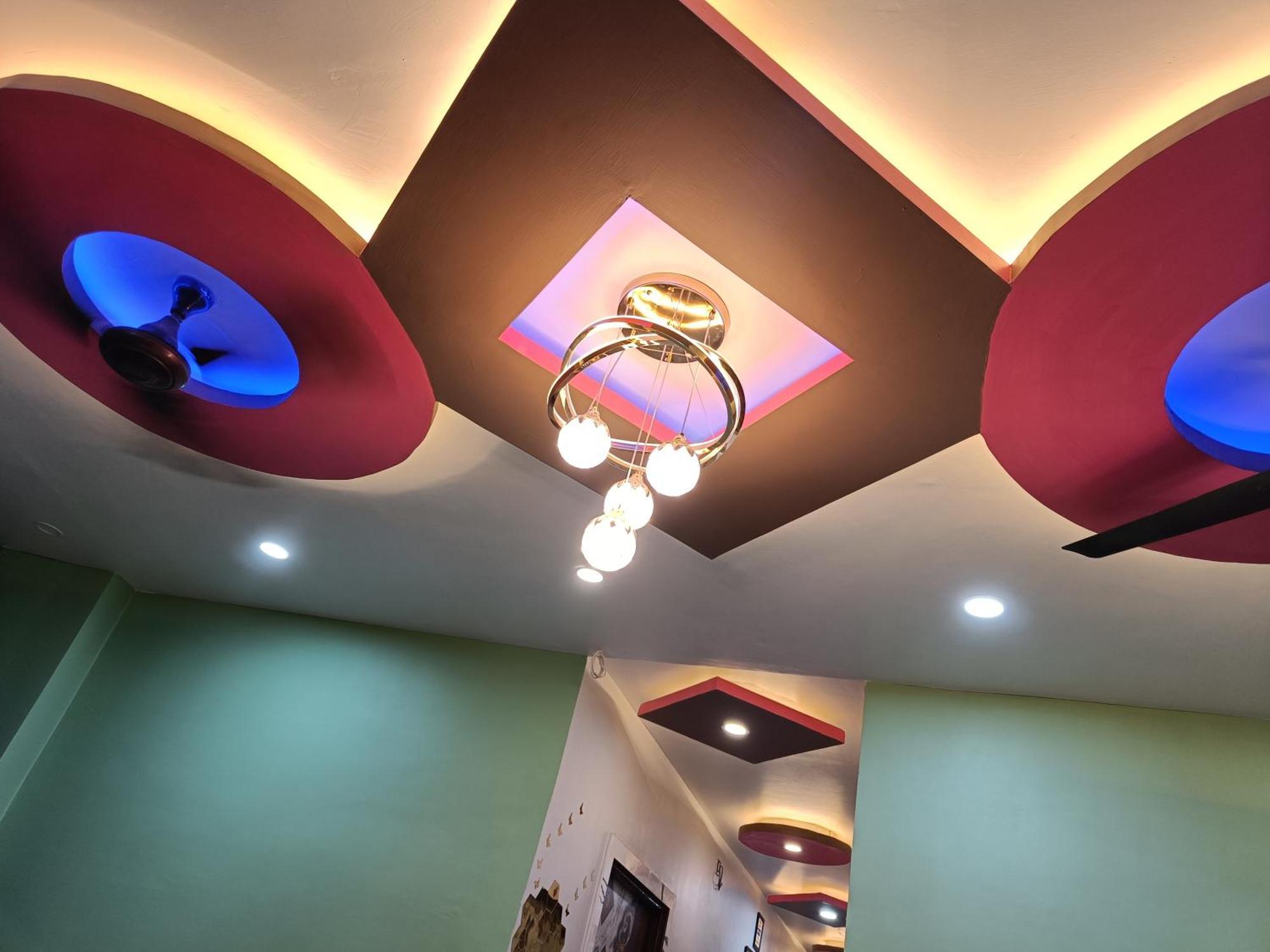 Pragya International Hotel Варанаси Екстериор снимка
