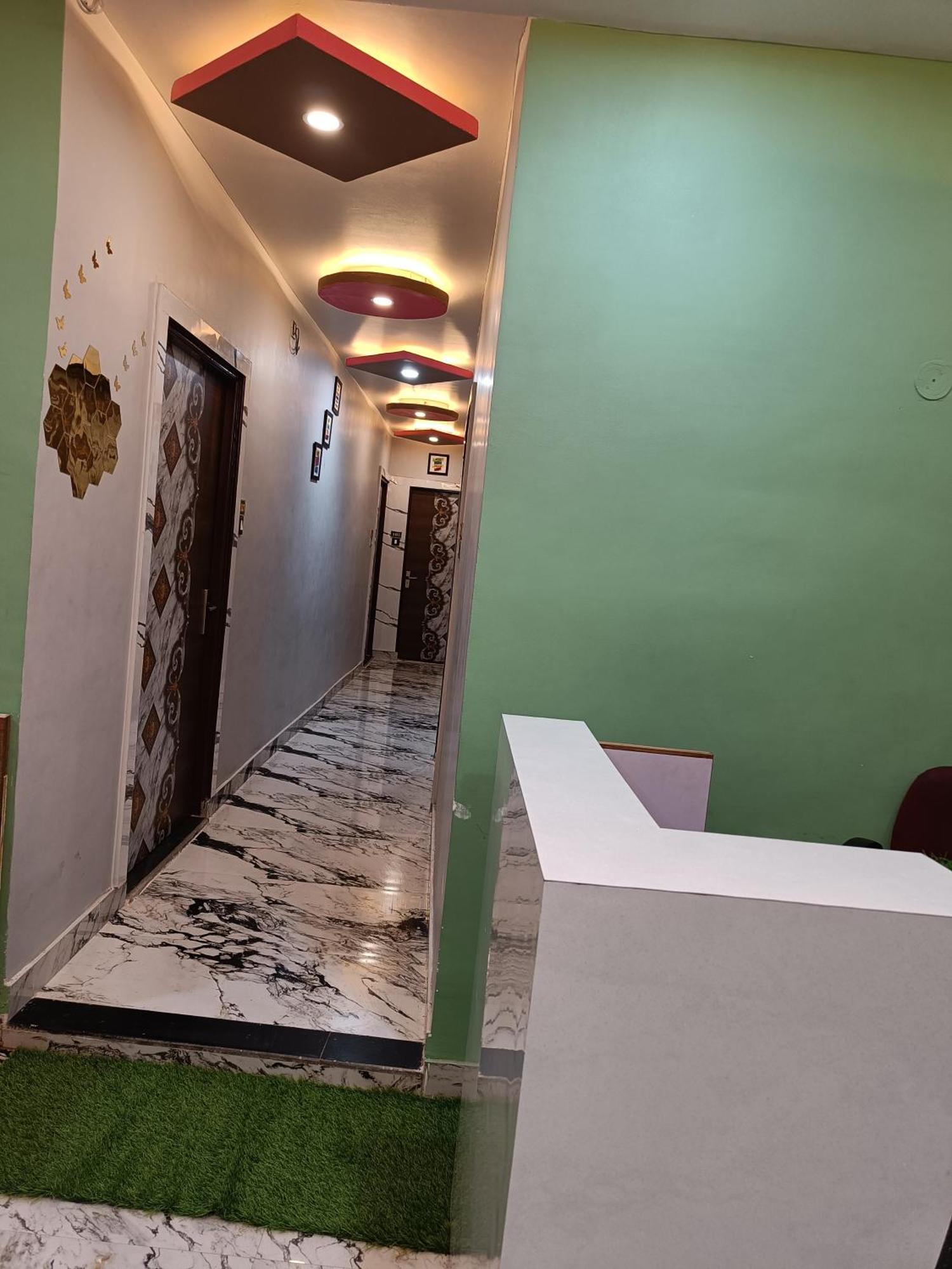 Pragya International Hotel Варанаси Екстериор снимка
