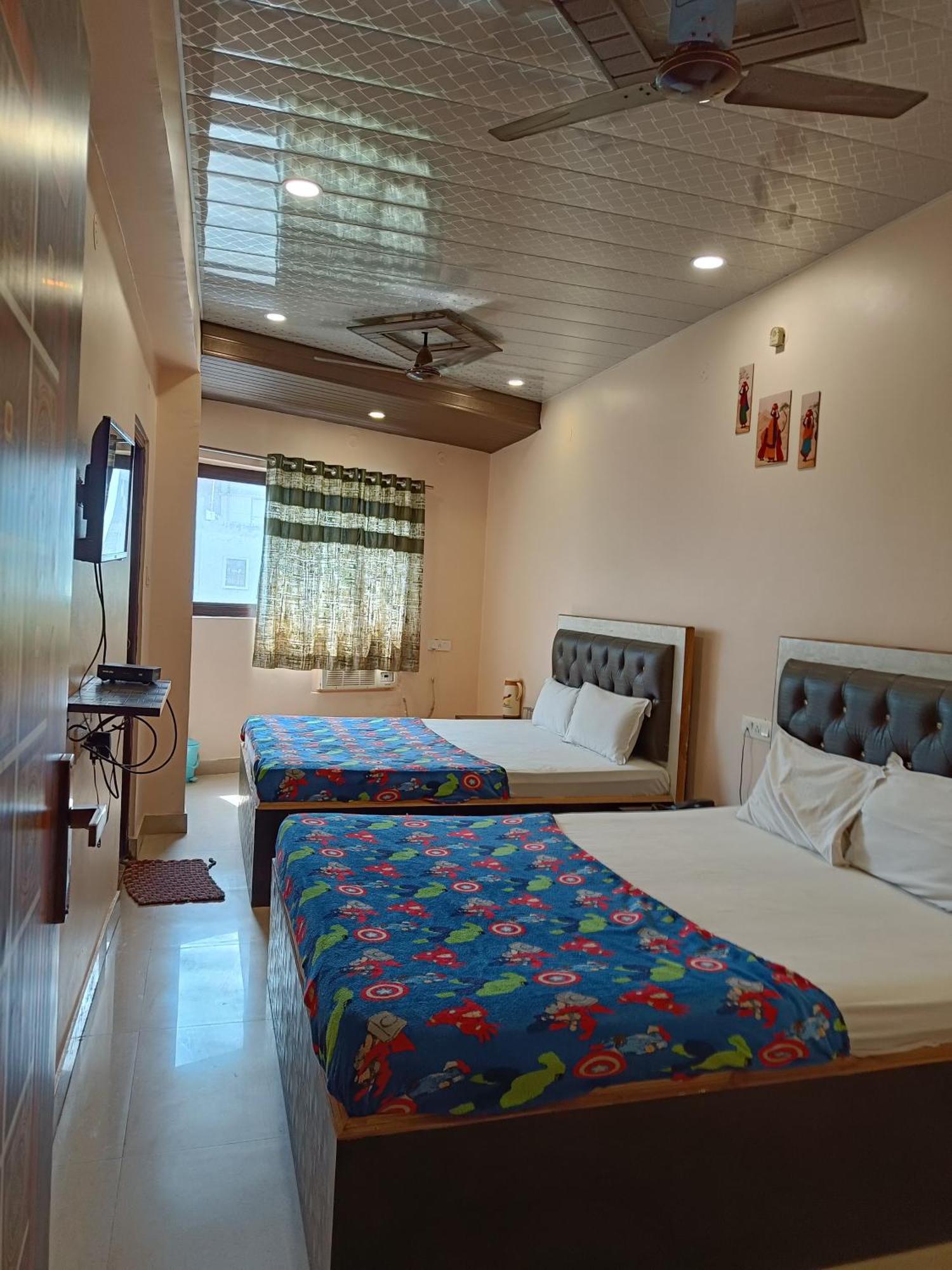 Pragya International Hotel Варанаси Екстериор снимка