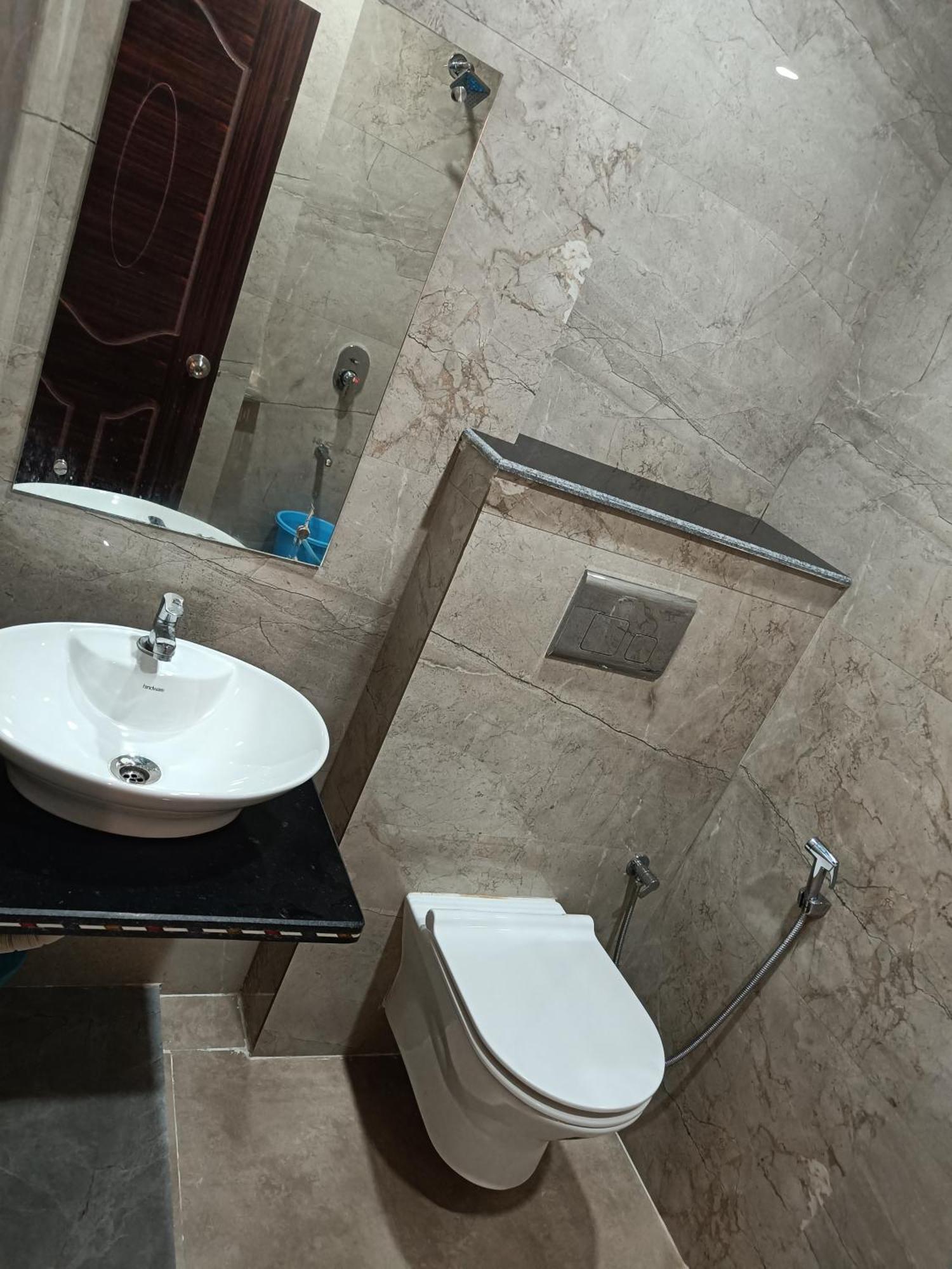 Pragya International Hotel Варанаси Екстериор снимка